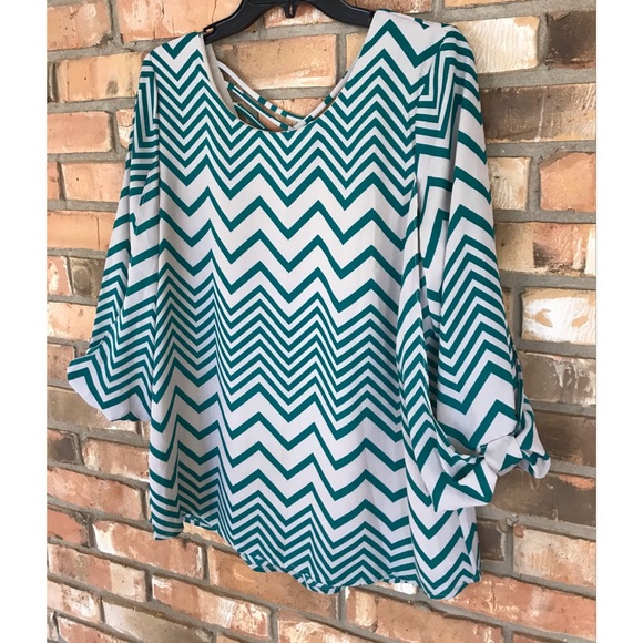 My Michelle Teal and Cream Chevron Print Top Large - Picture 3 of 9